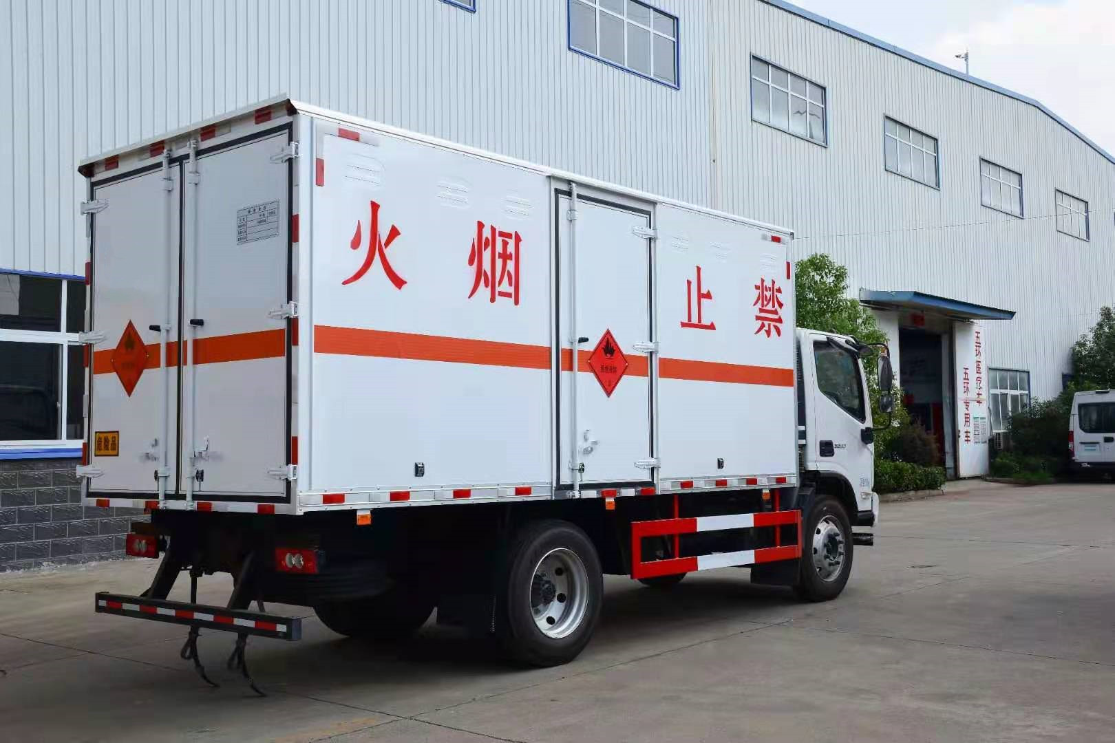 福田欧马可5.15米液体厢式运输车