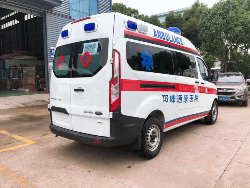 福特V362中轴中顶负压监护型救护车（长排警灯）